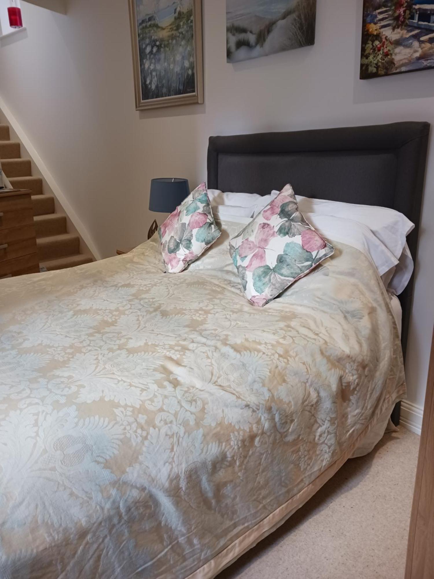 Bodlondeb Castle Bed & Breakfast { Central Llandudno} Exterior foto